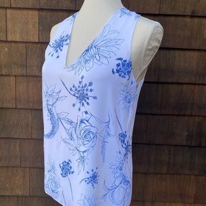 Aritzia Babaton Maddox Blouse Top in White BLUE Floral Size XS Sleeveless